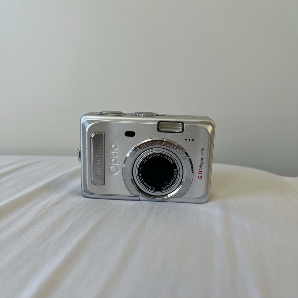 [SOLD] Rare Pentax Optio S60 6MP Vintage Digital Camera 3x Optical Zoom